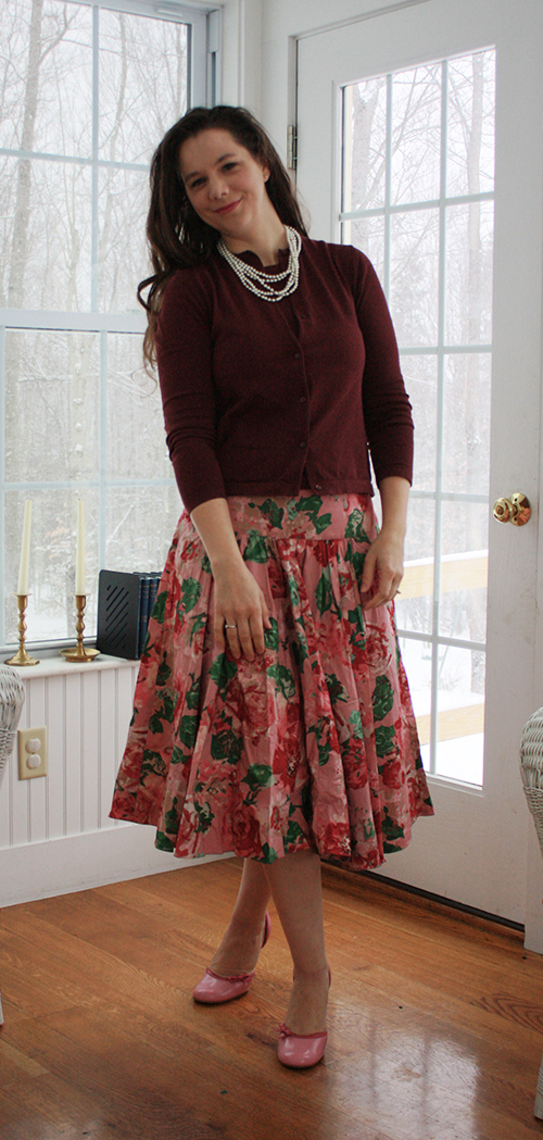 valentines-outfit-floral-skirt